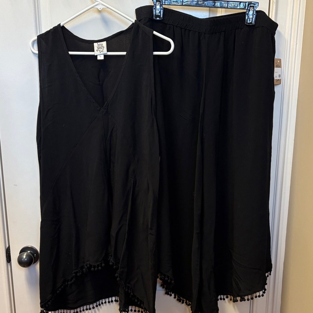NWT Ivy Jane Black top and pant set